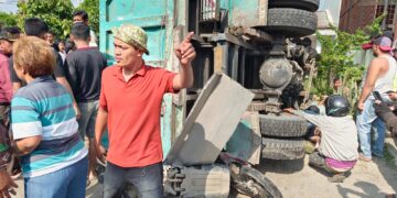 Diduga Korban Tabrak lari, Truk Pasir Timpa Sepeda Motor