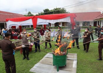 Kejaksaan Negeri Pelalawan Lakukan Pemusnahan Barang Bukti Tindak Pidana Umum