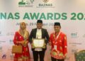 Bupati Pelalawan H. Zukri,SE Terima Penghargaan Pengelolaan Zakat Terbaik di Baznas Award 2024