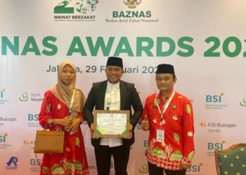 Bupati Pelalawan H. Zukri,SE Terima Penghargaan Pengelolaan Zakat Terbaik di Baznas Award 2024