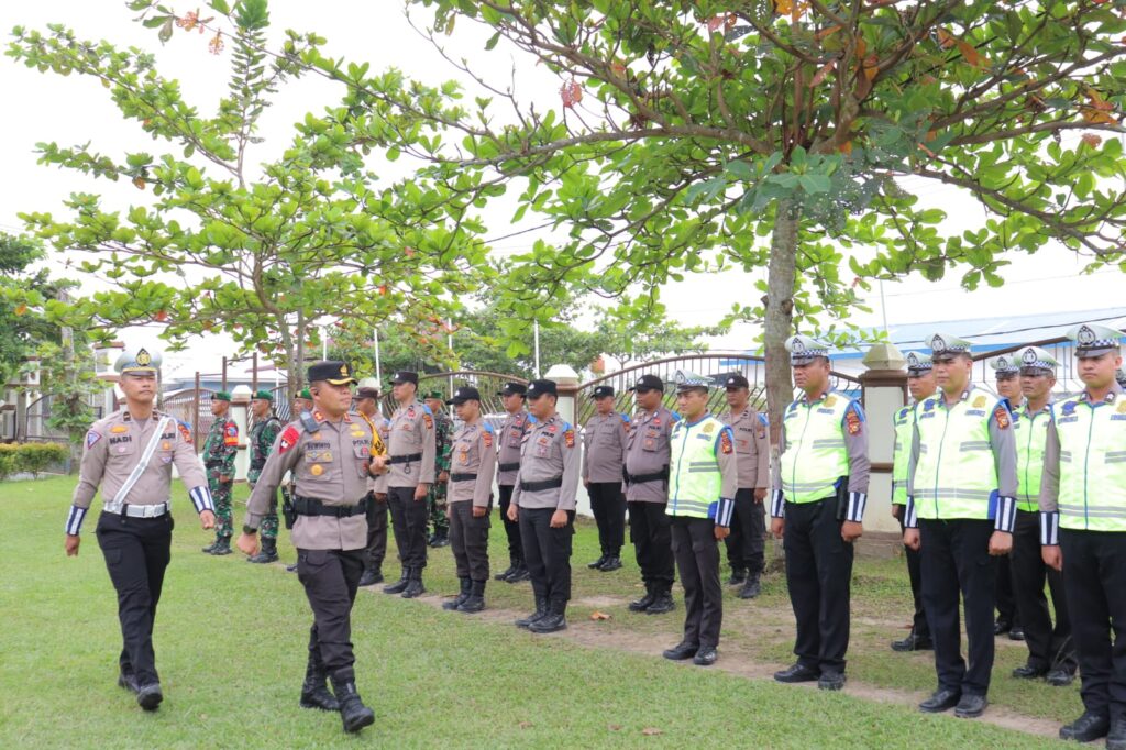 Kapolres Pelalawan Pimpin Apel Gelar Pasukan Operasi Keselamatan Lancang Kuning Tahun 2024 Polres Pelalawan
