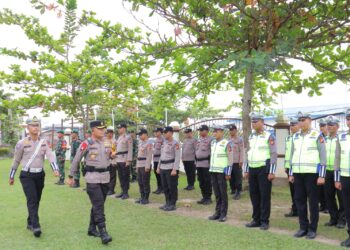 Kapolres Pelalawan Pimpin Apel Gelar Pasukan Operasi Keselamatan Lancang Kuning Tahun 2024 Polres Pelalawan