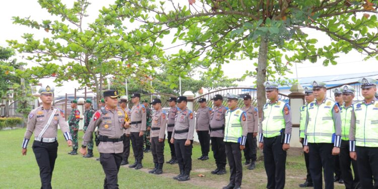 Kapolres Pelalawan Pimpin Apel Gelar Pasukan Operasi Keselamatan Lancang Kuning Tahun 2024 Polres Pelalawan