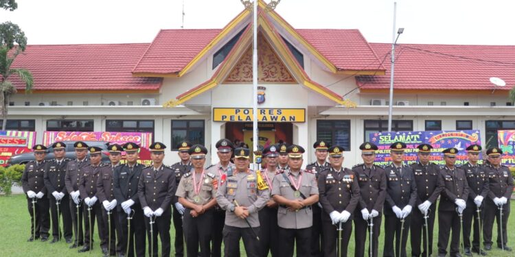 AKBP Suwinto Pimpin Pelepasan Purna Bakti dan Pengantar Tugas Personel Polres Pelalawan