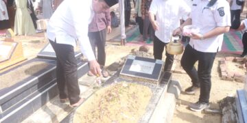 Bupati Pelalawan Ziarah Kubur Dalam Rangka Menyambut Bulan Ramadhan