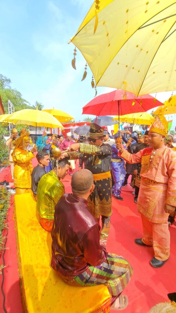 Buka Balimau Potang Mogang, Bupati H. Zukri, SE minta Masyarakat Lerstarikan Budaya