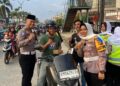 Satlantas Polres Pelalawan gelar Ramadhan Berkah Berbagi Takjil kepada Masyarakat Pengguna Jalan di kota Pangkalan Kerinci