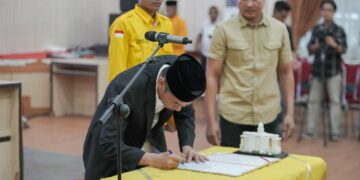 Bupati Rohil Kukuhkan Pengurus Hipemarohi Pekanbaru Masa Juang 2023-2025