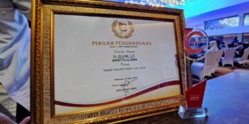 Bupati Pelalawan Raih Penghargaan Cakaplah Awards 2024 Kategori Kepala Daerah Peduli Anak Yatim