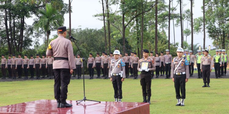 Upacara Pemberhentian Tidak Dengan Hormat (PTDH) Personil Polres Kuansing