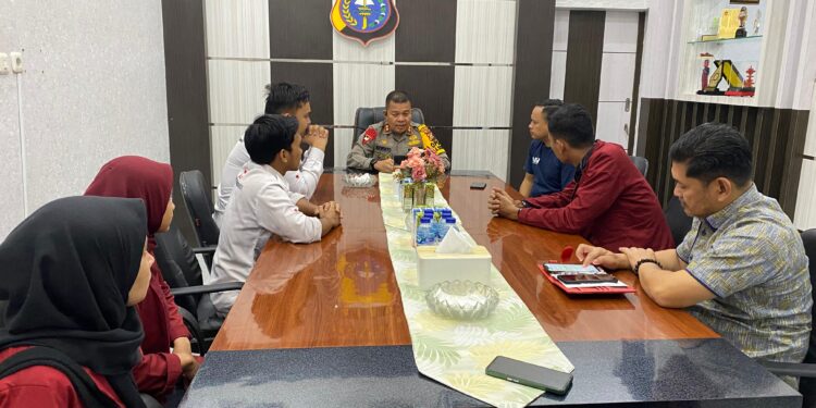 Kolaborasi Polres Pelalawan bersama Mahasiswa Semarakkan Ramadhan 1445 H