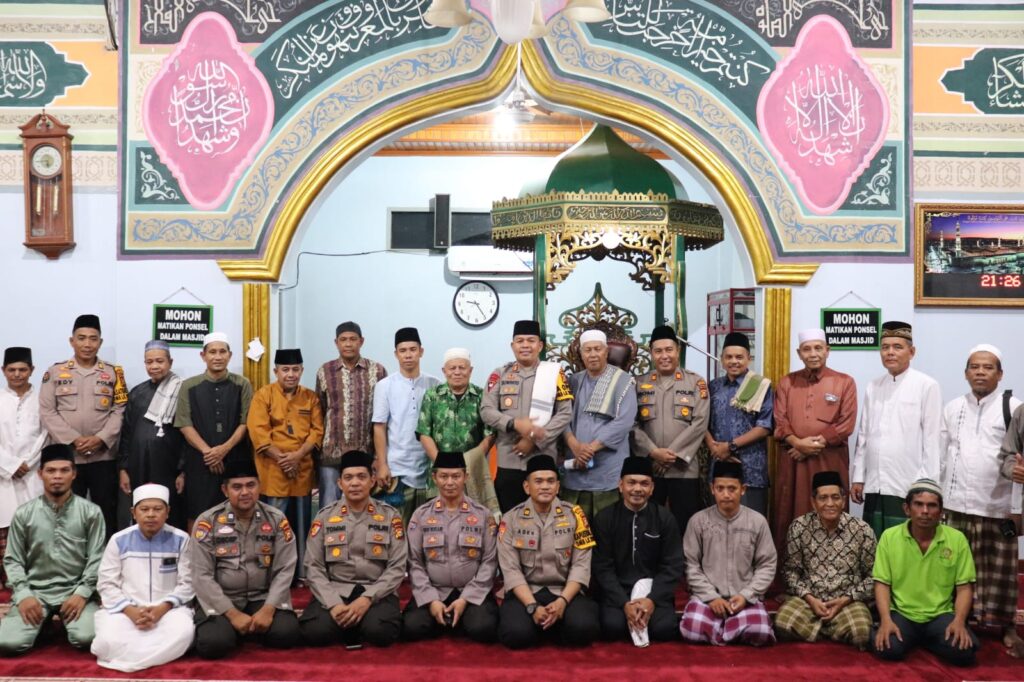 Pastikan Situasi Kamtibmas Kondusif selama Bulan Suci Ramadhan, Kapolres Pelalawan Rutin lakukan Sholat Tarawih Keliling