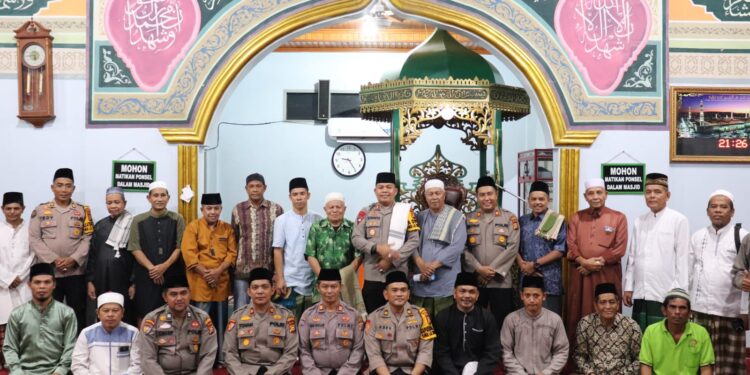 Pastikan Situasi Kamtibmas Kondusif selama Bulan Suci Ramadhan, Kapolres Pelalawan Rutin lakukan Sholat Tarawih Keliling