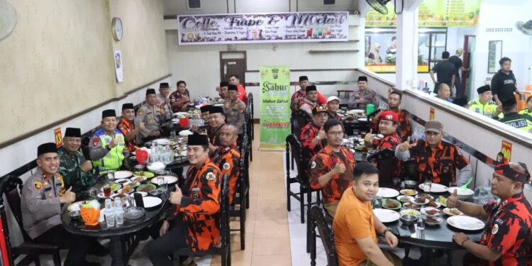 Kapolres Pelalawan Grebeg Sahur dan Subuh Harmoni bersama Ormas Pemuda Pancasila