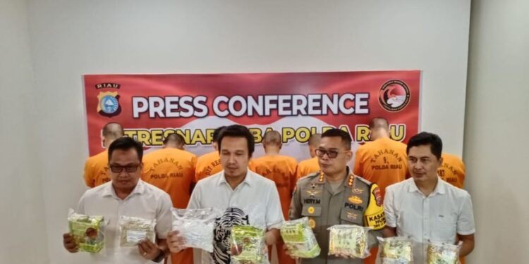 Polda Riau Gagalkan Peredaran 31 Kg Sabu dan Ribuan Ekstasi Jaringan Narkoba Internasional