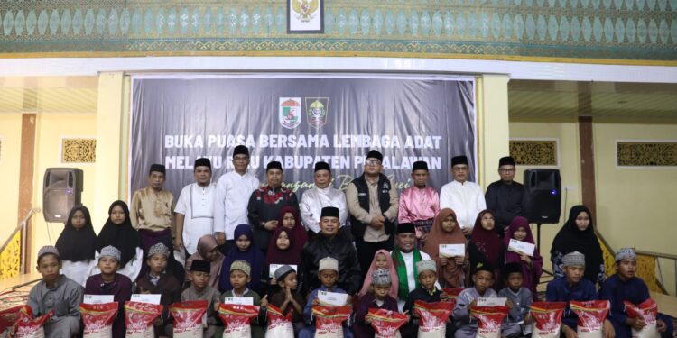 LAM – R Kabupaten Pelalawan adakan Buka Puasa Bersama Anak Yatim
