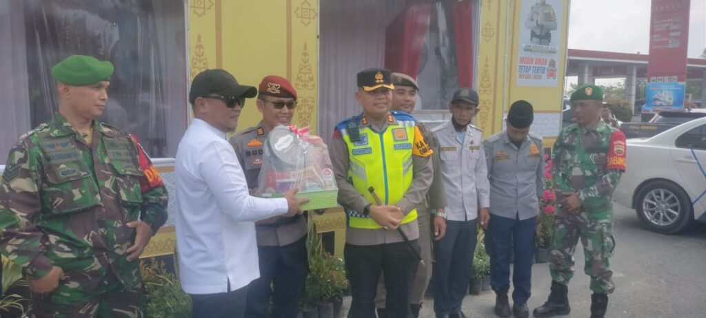 Bupati H. Zukri Tinjau Posko Lebaran, Berikan Semangat Kepada Petugas Jaga