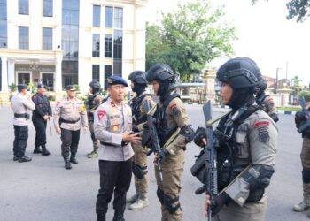 Kapolda Jambi Pimpin Apel Keberangkatan Pasukan Brimob Ketanah Papua