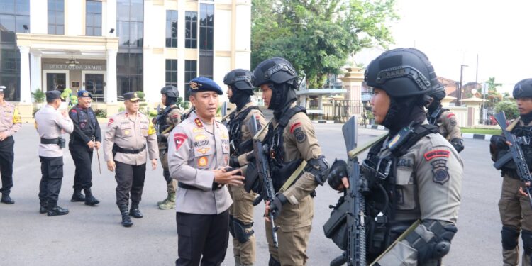 Kapolda Jambi Pimpin Apel Keberangkatan Pasukan Brimob Ketanah Papua