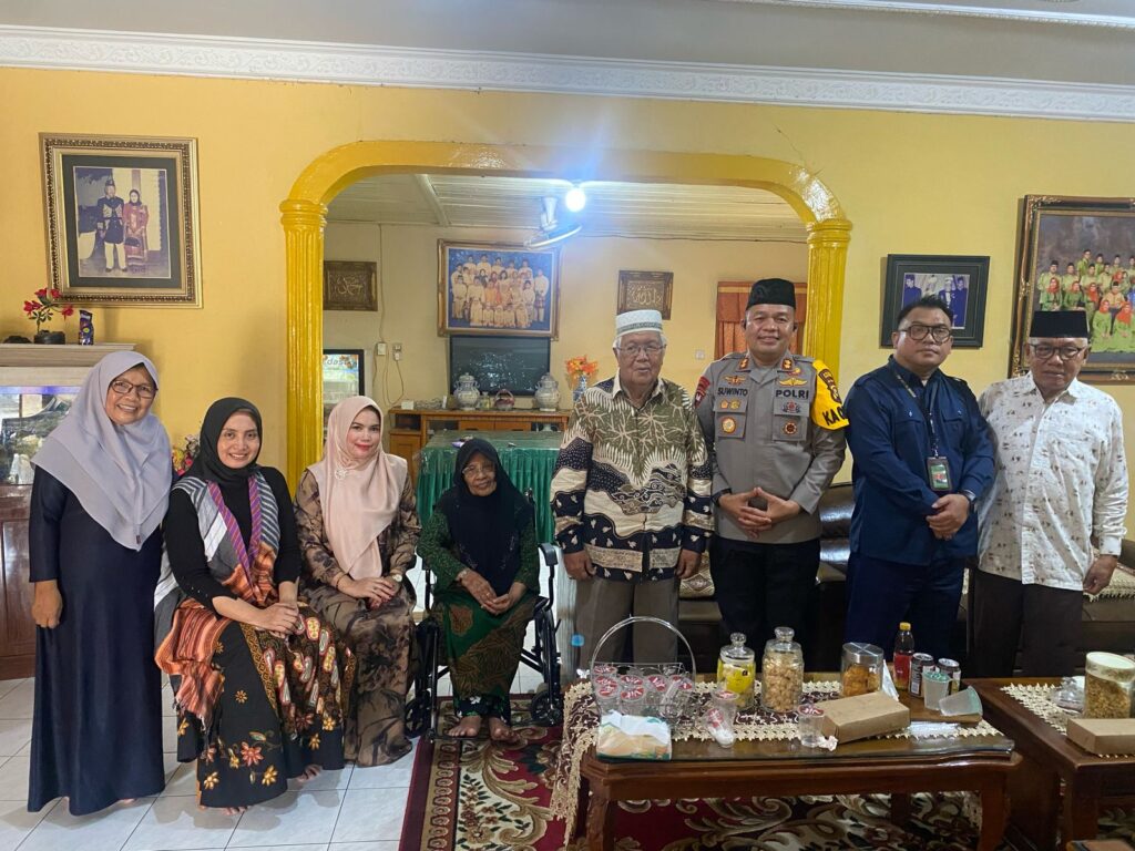 Jalin Silaturahmi, Kapolres Pelalawan Berkunjung ke Rumah Sultan ke -10 Kerajaan Pelalawan