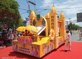 Tampil Memukau, Peserta Pawai Ta’aruf Rohil Tampilkan Ratib Togak dan Kompang Silat