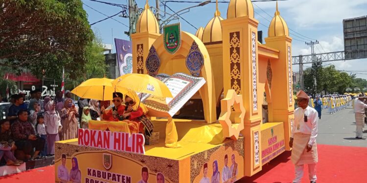 Tampil Memukau, Peserta Pawai Ta’aruf Rohil Tampilkan Ratib Togak dan Kompang Silat