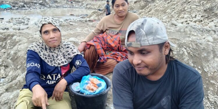 Akibat Ekonomi Sulit, Rani Warga Batang Natal datang ke Kota Nopan Mancetek