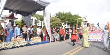 Pembukaan MTQ ke-56 Tingkat Kabupaten Tapsel Ribuan Peserta Pawai Taaruf Meriahkannya