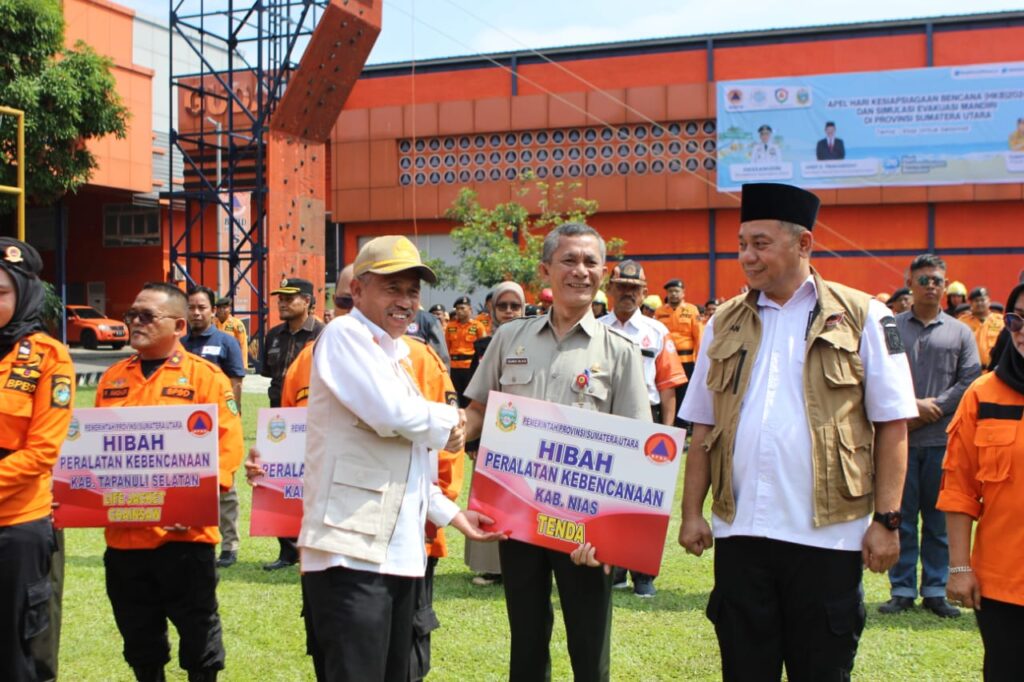 Hari Kesiapsiagaan Bencana 2024, Pemprov Sumut Serahkan Bantuan Alat Kebencanaan Senilai Rp1,8 Miliar kepada Kabupaten/Kota