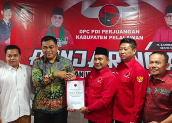 Sebelum Mendaftar ke PDIP, Yose Indrawan Minta Petuah Dari Ketua LAMR Pelalawan