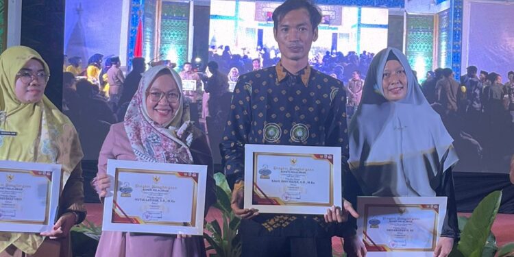 Teraktif II Taat Pajak Daerah, Notaris Ragil Ibnu Hajar SH, M.Kn Kembali Diganjar Penghargaan Tax Award 2024