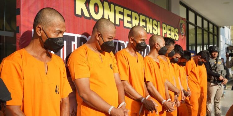 Misteri Tewasnya Tahanan Polsek Bukit Raya Terkuak, Polda Riau Tetapkan 5 Tersangka dalam Kasus Penganiayaan