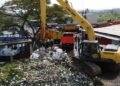 Dinas Lingkungan Hidup Terjunkan Excavator Jenis Long Arm dengan Metode Pengerukan