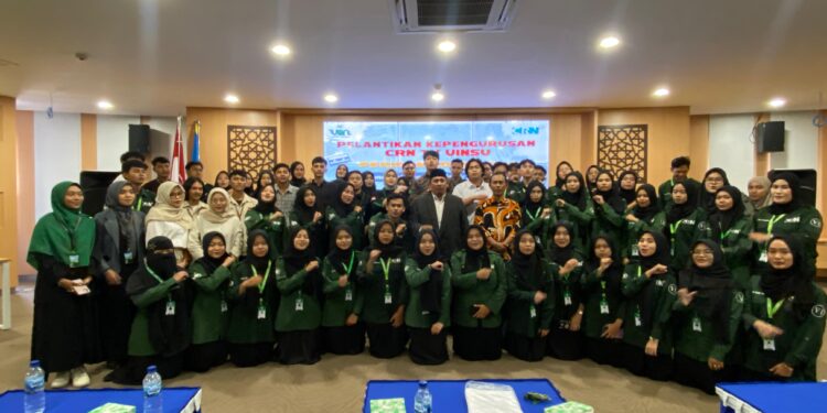 Bendahara Umum HMJ Ilmu perpustakaan Dan Wakil Nya Hadiri acara pelantikan CRNTV dengan Tema “Harmony of creativity,create new history”