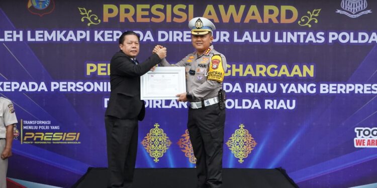 DIRLANTAS POLDA RIAU RAIH PRESISI AWARD DARI LEMKAPI