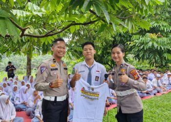 Sat Lantas Polres Pelalawan Bersama Tim ISDC lakukan “Police Goes To School” 