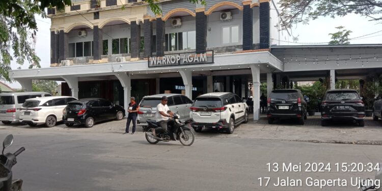 Pengusaha Warkop Agam Jl. Gaperta Tutup Drainase Untuk Lahan Parkir Usahanya