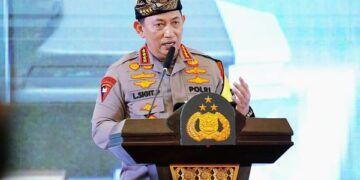 Kapolri Beri Penghargaan Casis Bintara Jari Putus Dibegal Masuk Bintara Polri