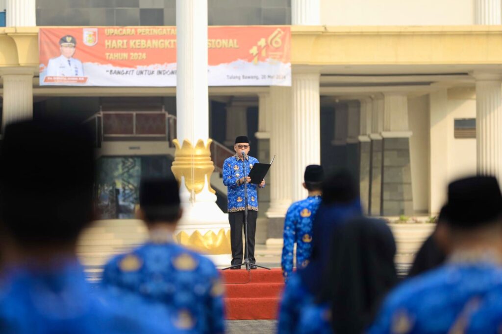 Peringati Hari Kebangkitan Nasional ke 116, Pemerintah Kabupaten Tulang Bawang Menggelar Upacara di Halaman Kantor Bupati 