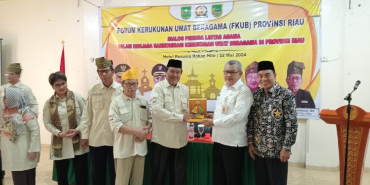 Menjaga Harmonisasi Kerukunan Umat Beragama, FKUB Riau Adakan Dialog Pemuda Lintas Agama di Rohil