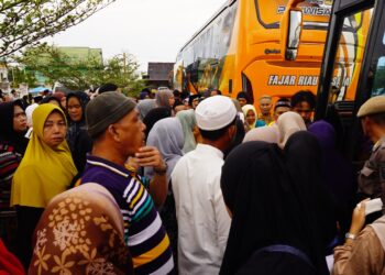 Isak Tangis Keluarga Warnai Pelepasan 282 Calhaj Kloter 14 Asal Rokan Hilir