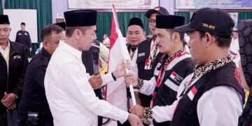 Bupati Rohil Lepas 393 Jemaah Calon Haji Kloter 14 Embarkasi Batam