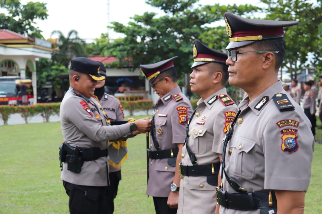 Kapolres Pelalawan Pimpin Upacara Pelantikan dan Serah Terima Jabatan Kapolsek 