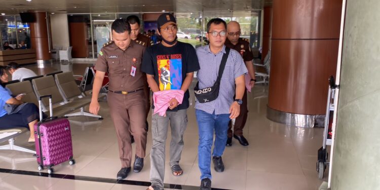 MANGKIR 3 KALI PANGGILAN” TIM JAKSA PENYIDIK KEJAKSAAN NEGERI PELALAWAN JEMPUT PAKSA TERSANGKA “AN”