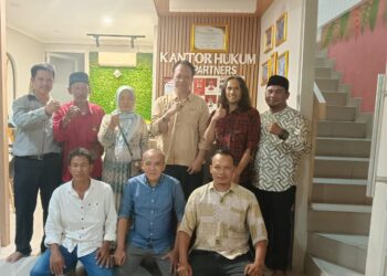 Tokoh Masyarakat Muara Gembong dan Bekasi Utara mengunjungi Kantor Ulung Purnama, S.H.,M.H Menyampaikan Aspirasi dan Dukungannya
