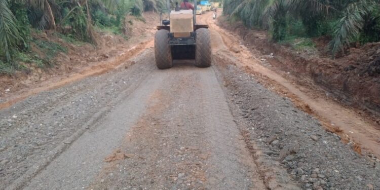 Dinas PUPR Rokan Hulu Gencar Lakukan Peningkatan Jalan Penghubung Desa