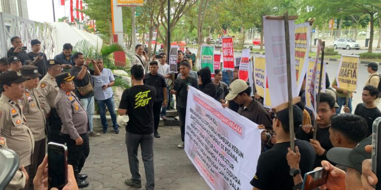 1000 Hektar Lahan Diagunkan, Mahasiswa Riau Demo Jilid 2 Di BRK Syariah