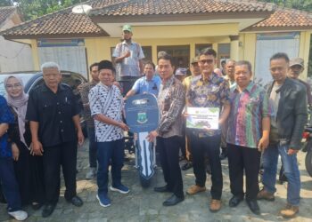 Komisi II DPRD Provinsi Banten Penyaluran Bantuan roda 3 Viar di Desa Maja baru