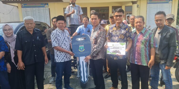 Komisi II DPRD Provinsi Banten Penyaluran Bantuan roda 3 Viar di Desa Maja baru