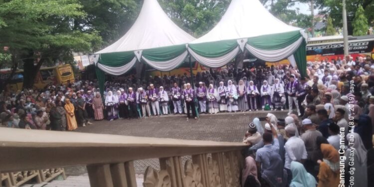 PJ Walikota Lhokseumawe Lepas 172 Colon Jamah Haji Kota Lhokseumawe Senin 3 Juni 2024